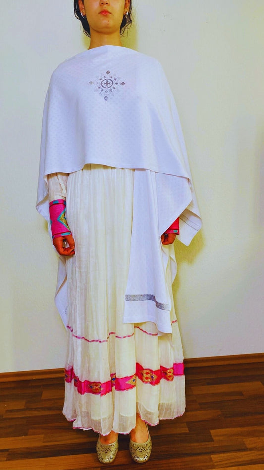 Woven oversized Scarf white/silver or cream/gold